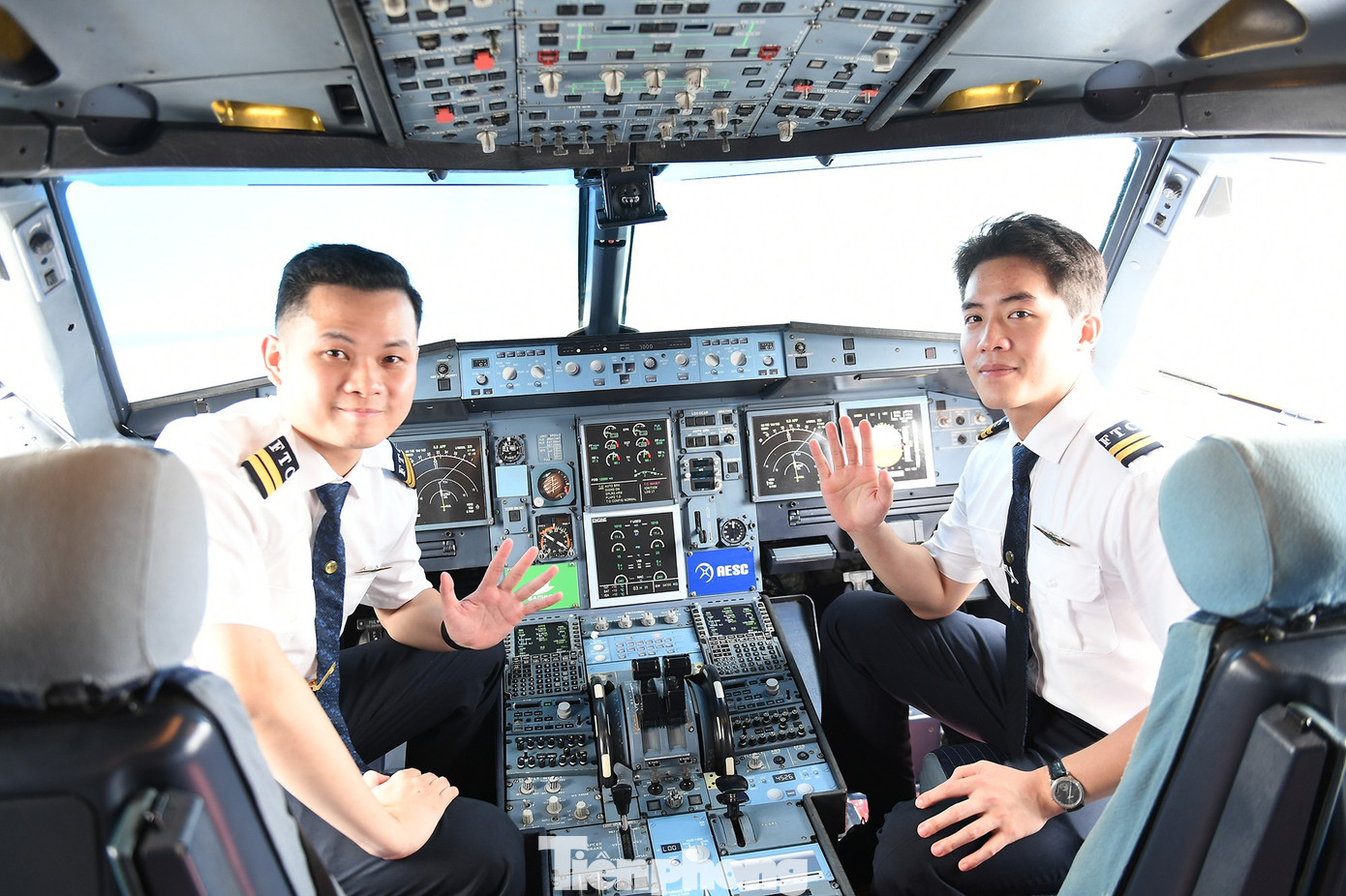 Hình ảnh bên trong buồng lái A320