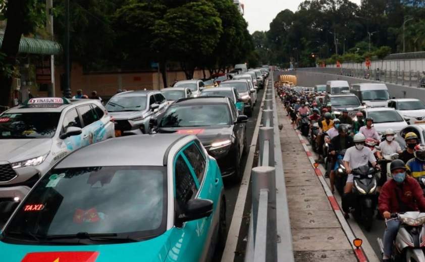 Hành khách đông đúc tại ga T3 sân bay Tân Sơn Nhất