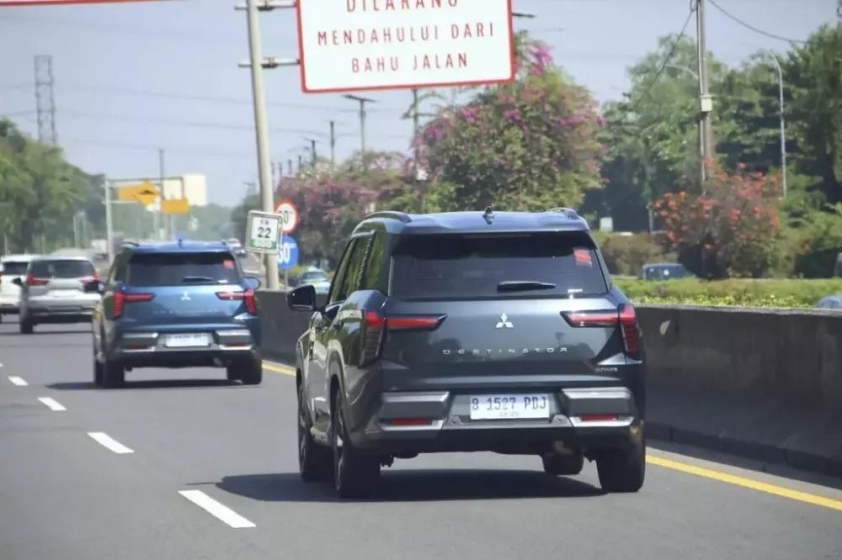 Xe Mitsubishi Destinator trong chuyến đi Jakarta đến Bandung
