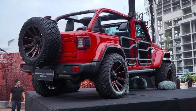 Jeep Wrangler Unlimited Rubicon phiên bản độ với trang bị an toàn hiện đại