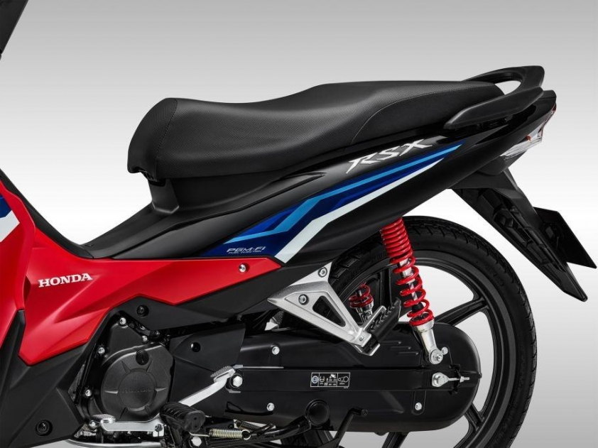 Logo 3D RSX trên phiên bản thể thao