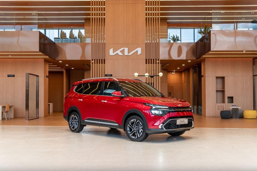 Kia Carens tăng giá và cạnh tranh MPV