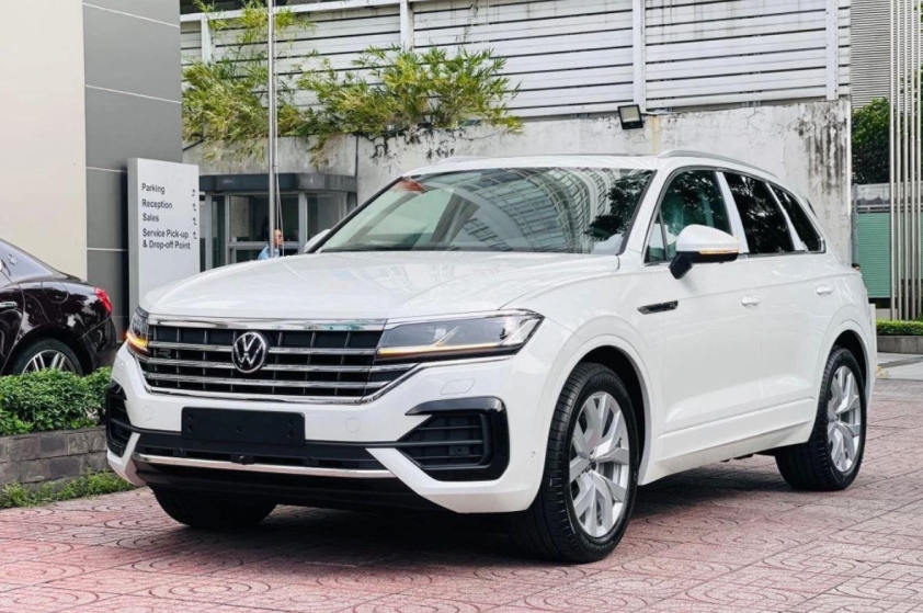 Volkswagen Touareg và Jeep Grand Cherokee giảm giá sâu