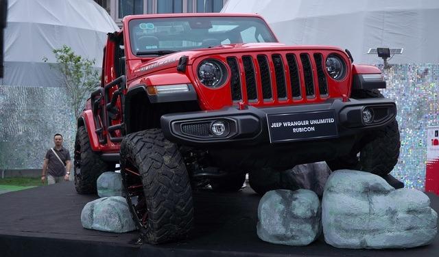 Jeep Wrangler Unlimited Rubicon bản độ không mui không cửa
