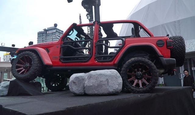 Nội thất xe Jeep Wrangler Unlimited Rubicon bản độ