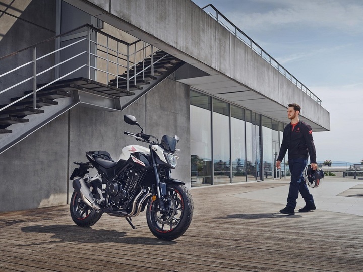 Honda CB500 Hornet màu đỏ đen