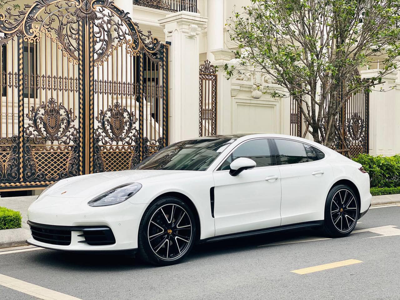Porsche Panamera kỷ niệm 10 năm tại Việt Nam