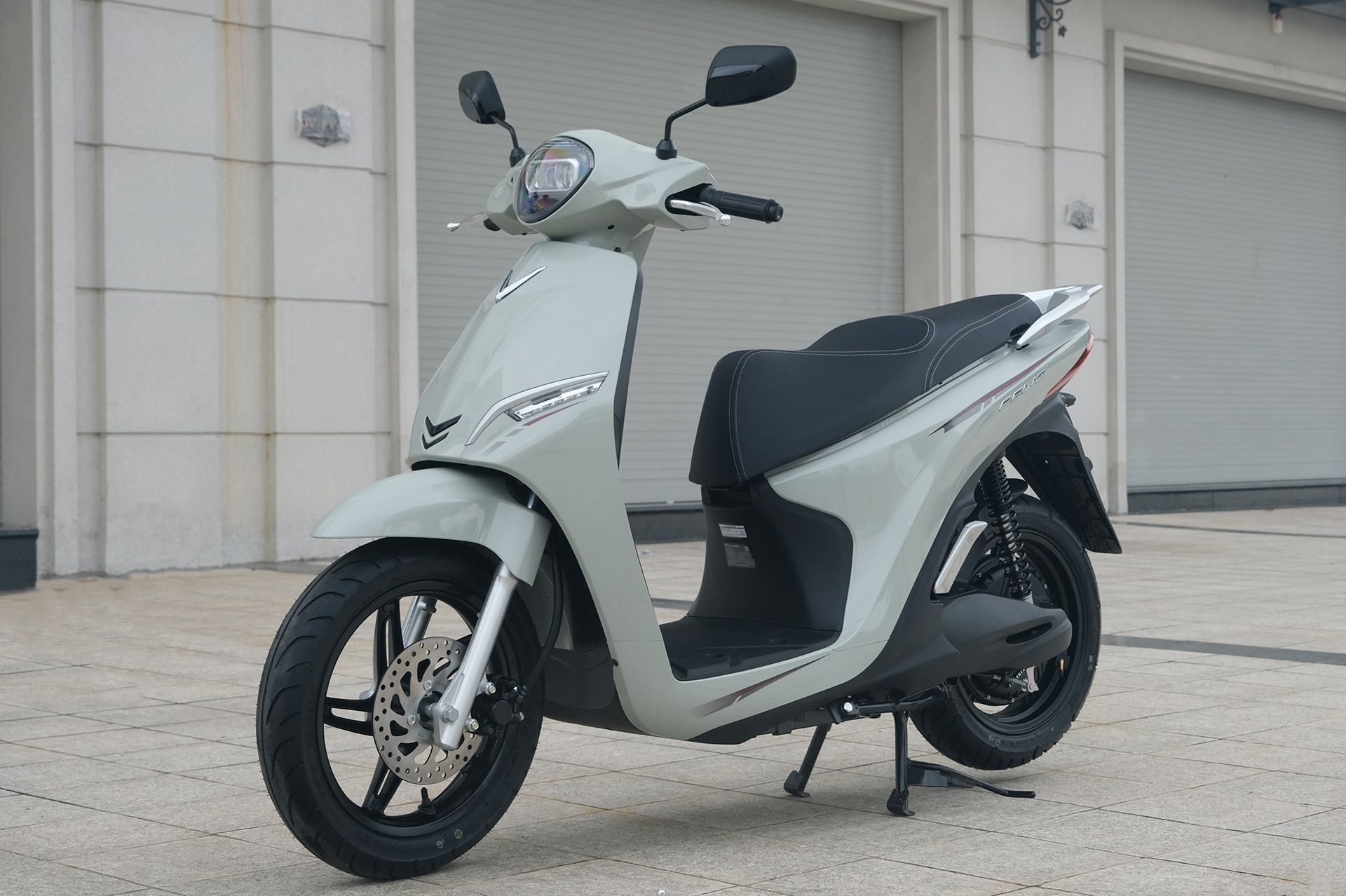 Xe máy điện mới của VinFast với tính năng lắp thêm pin rời