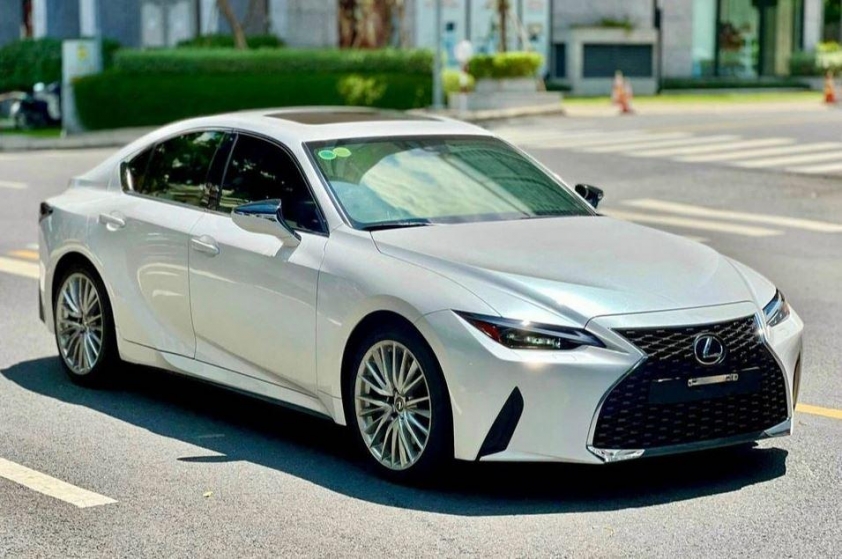 Lexus IS Việt Nam cạnh tranh phân khúc sedan hạng sang
