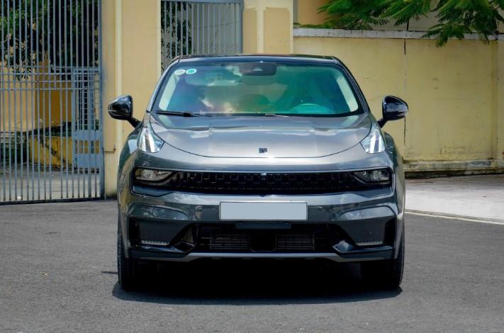 Lynk & Co 05 màu xám kết hợp nóc đen, thiết kế SUV coupe