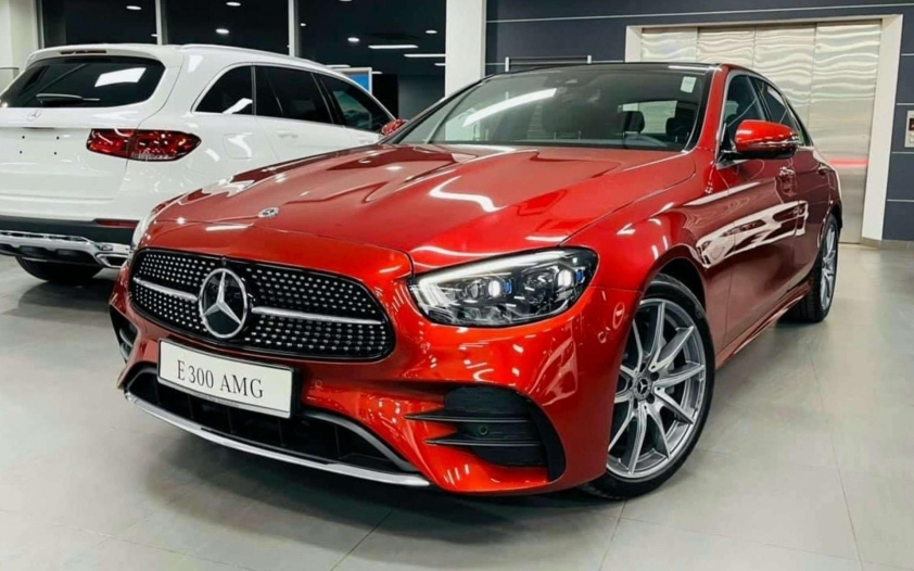 Mercedes-Benz E-Class giảm giá sâu