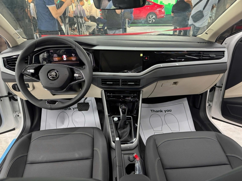 Khoang lái Skoda Slavia