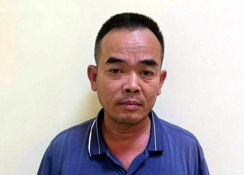 Người dân hỗ trợ nữ sinh sau va chạm