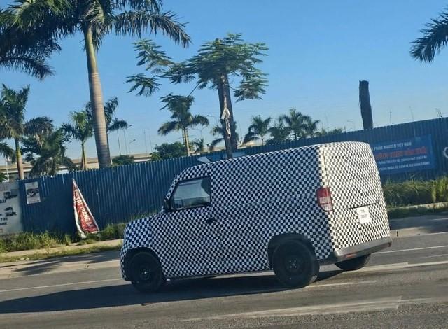 Xe van điện VinFast EC Van trên đường thử