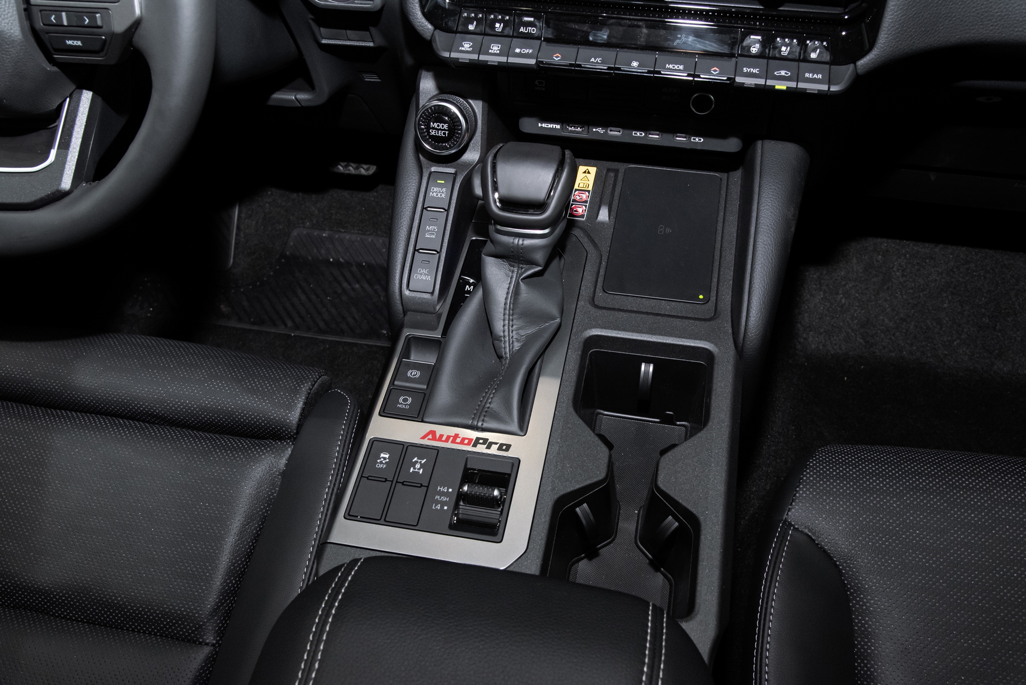 Hình ảnh Toyota Land Cruiser Prado tại đại lý