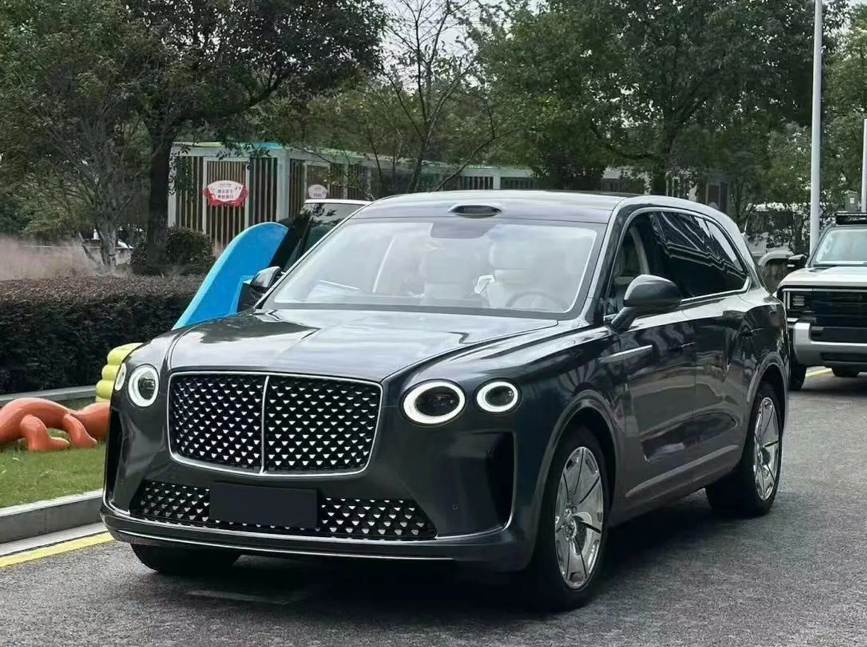 Thiết kế giống Bentley Bentayga