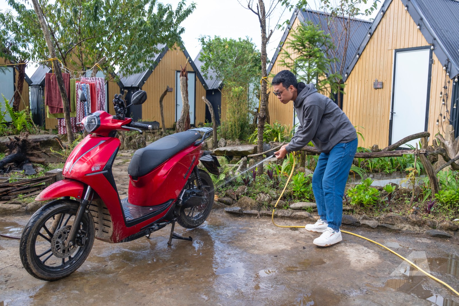 Xe máy điện cần sạc liên tục khi đi đường xa