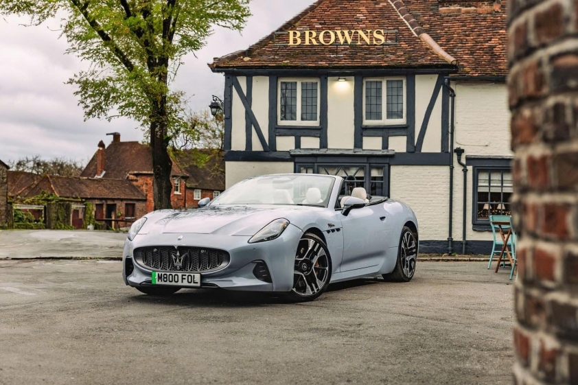 Maserati GranCabrio mui trần điện