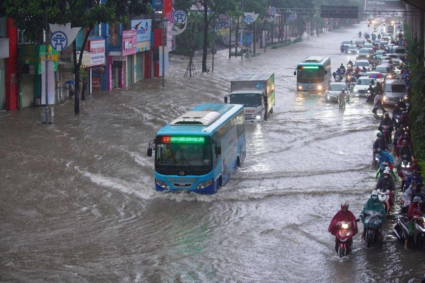 Giao thông tắc nghẽn do ngập nước