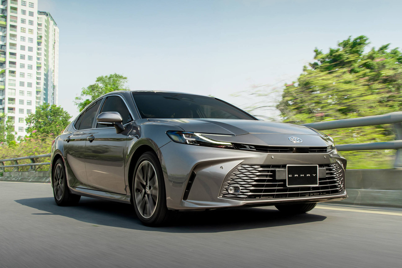 Toyota Camry HEV với doanh số lũy kế tốt