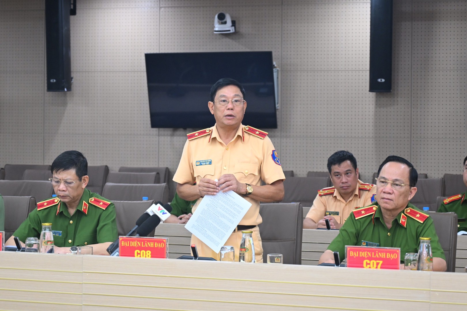 Thiếu tướng Nguyễn Văn Mừng, Phó Cục trưởng Cục CSGT, trả lời tại buổi họp báo