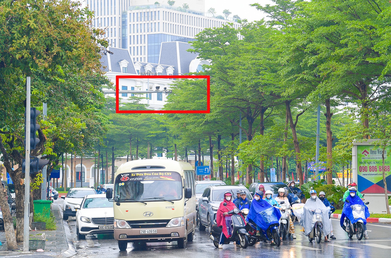 Camera AI trên phố Phạm Văn Bạch