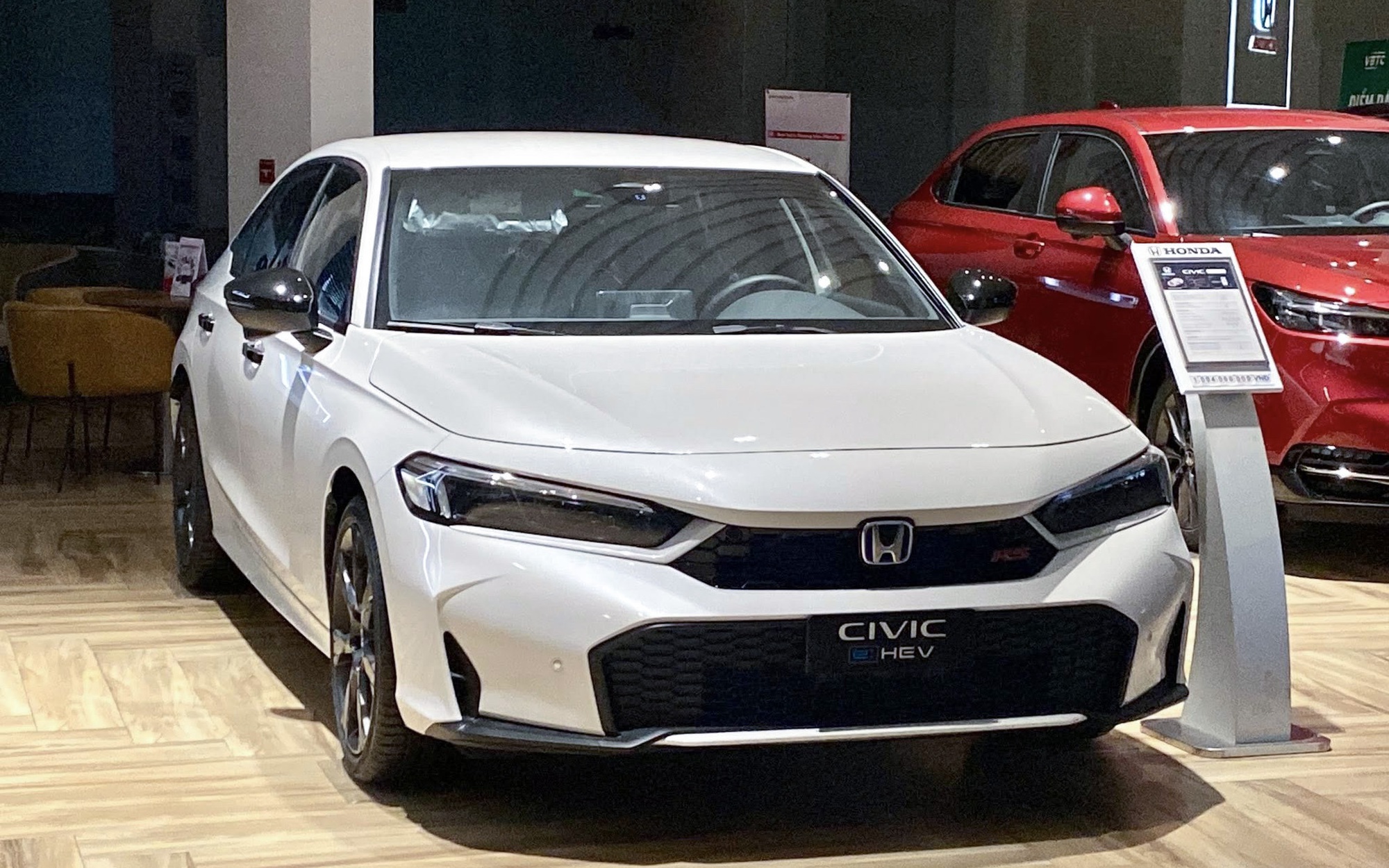 Giá xe Honda Civic giảm mạnh tại đại lý