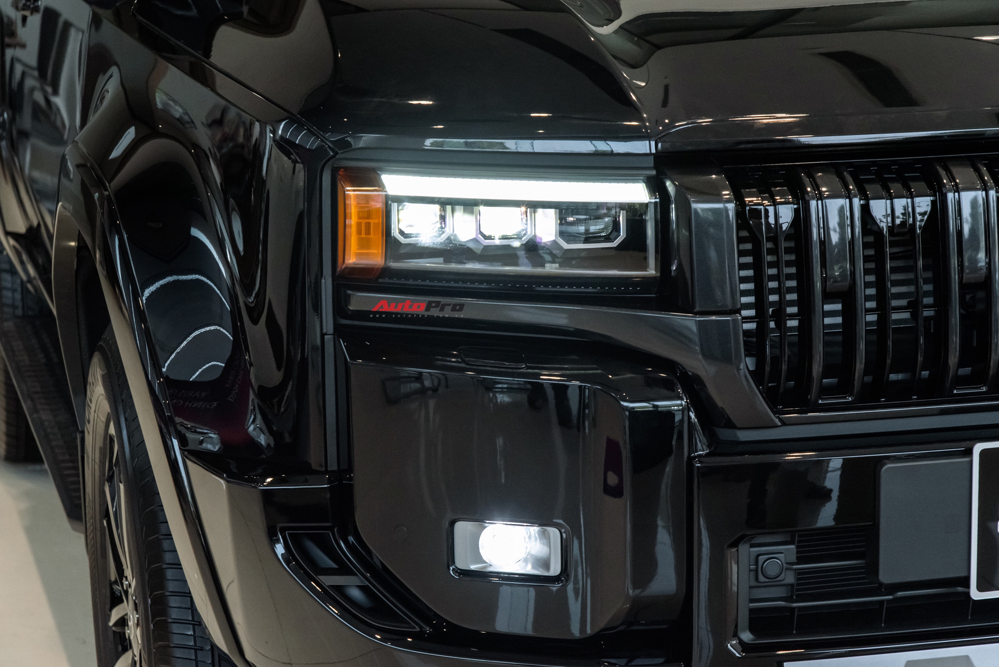 Hình ảnh Toyota Land Cruiser Prado tại đại lý