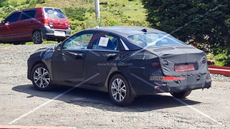 Các chi tiết như kính chắn gió, la-zăng hợp kim trên Hyundai Accent facelift