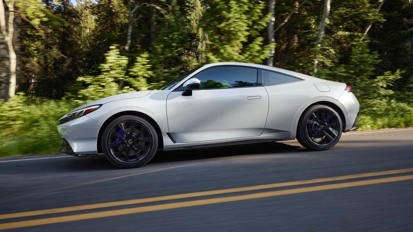 Mẫu xe coupe hybrid thu hút khách hàng trung niên và cao niên