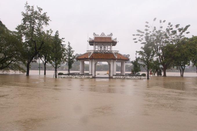Mưa lớn gây ngập lụt tại miền Trung Mưa lớn miền Trung