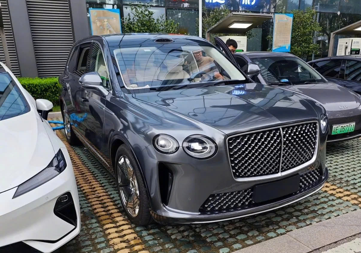 Phát triển xe điện hạng sang