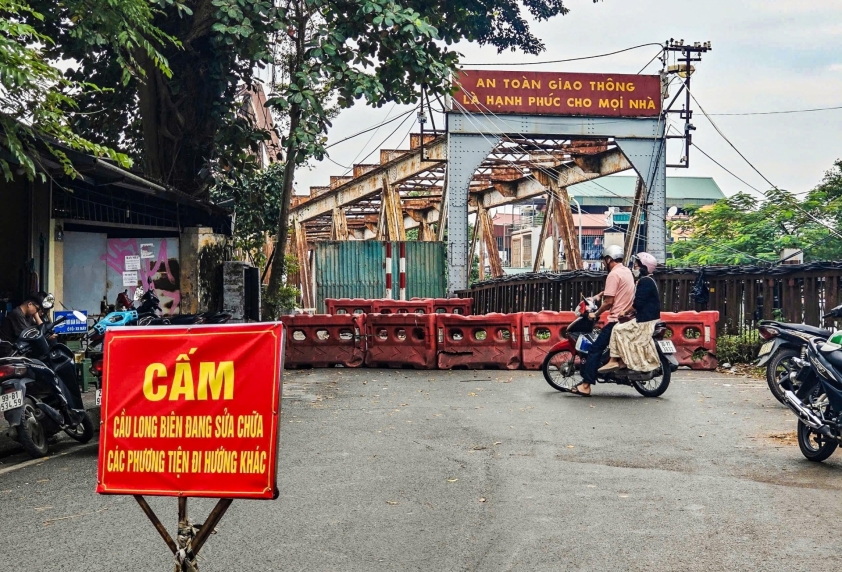 Cầu Long Biên đang được thi công sửa chữa