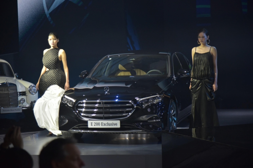 Ngoại thất phiên bản E 200 Exclusive