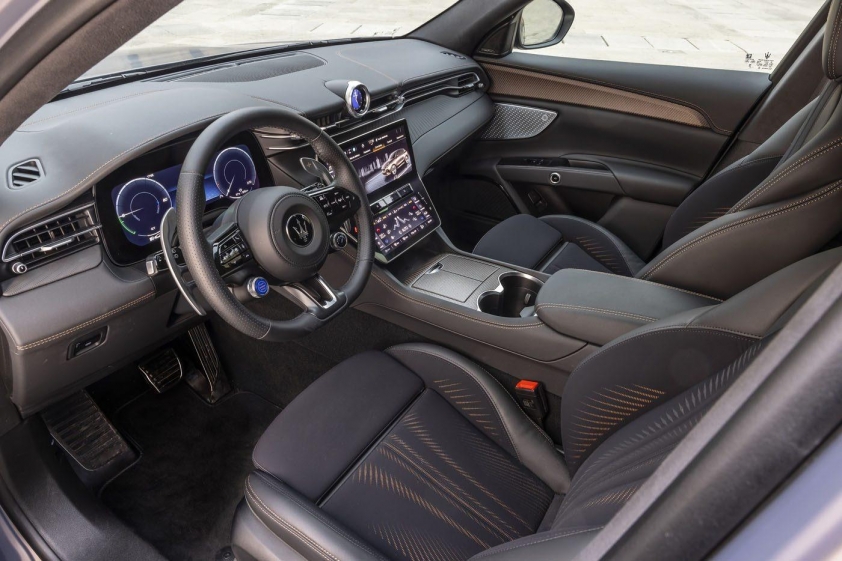 Góc nhìn khác của Maserati Grecale Folgore