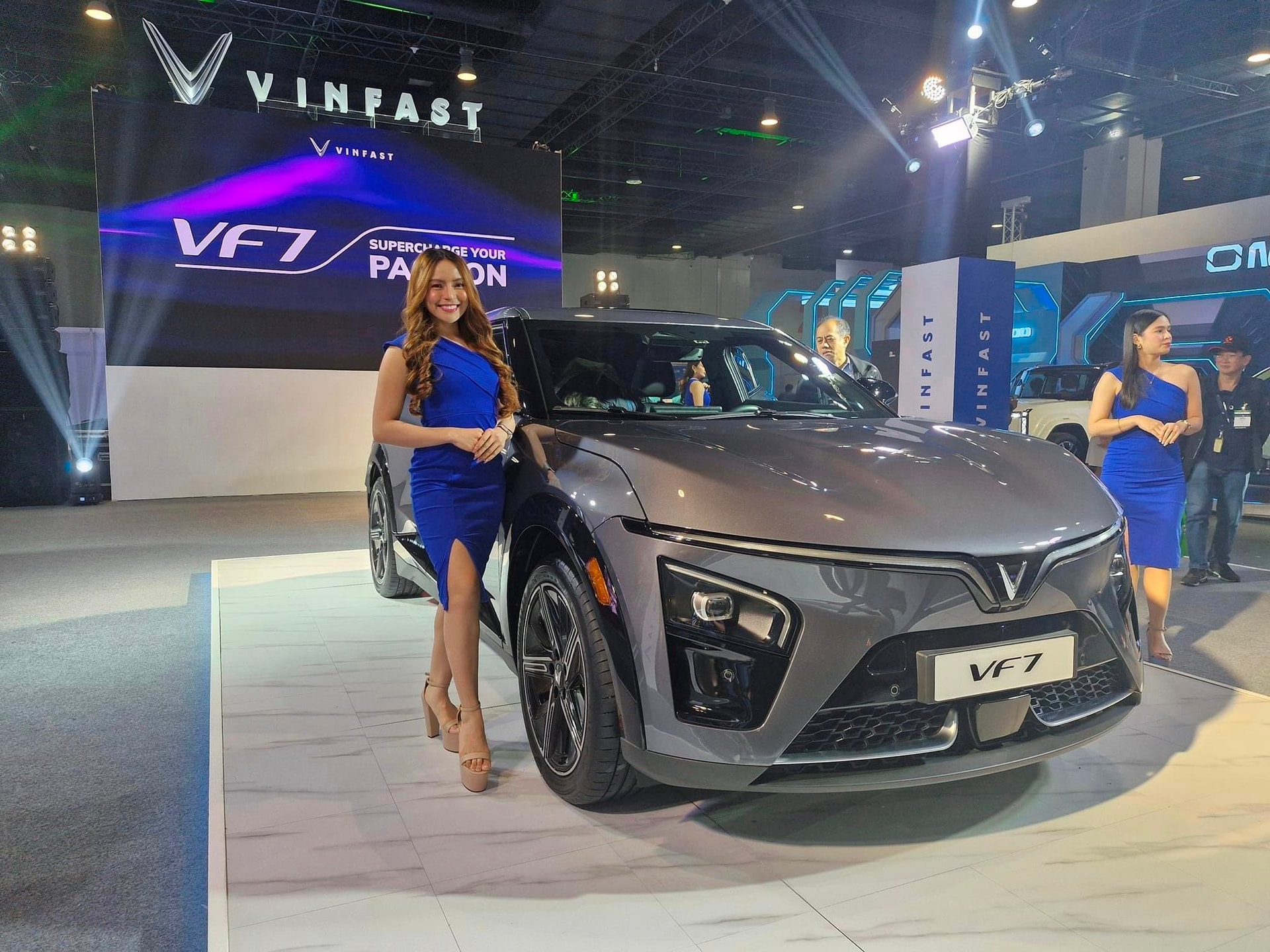 VinFast chính thức mở bán VF 7 tại Philippines Xe VinFast VF 7 tại thị trường Philippines