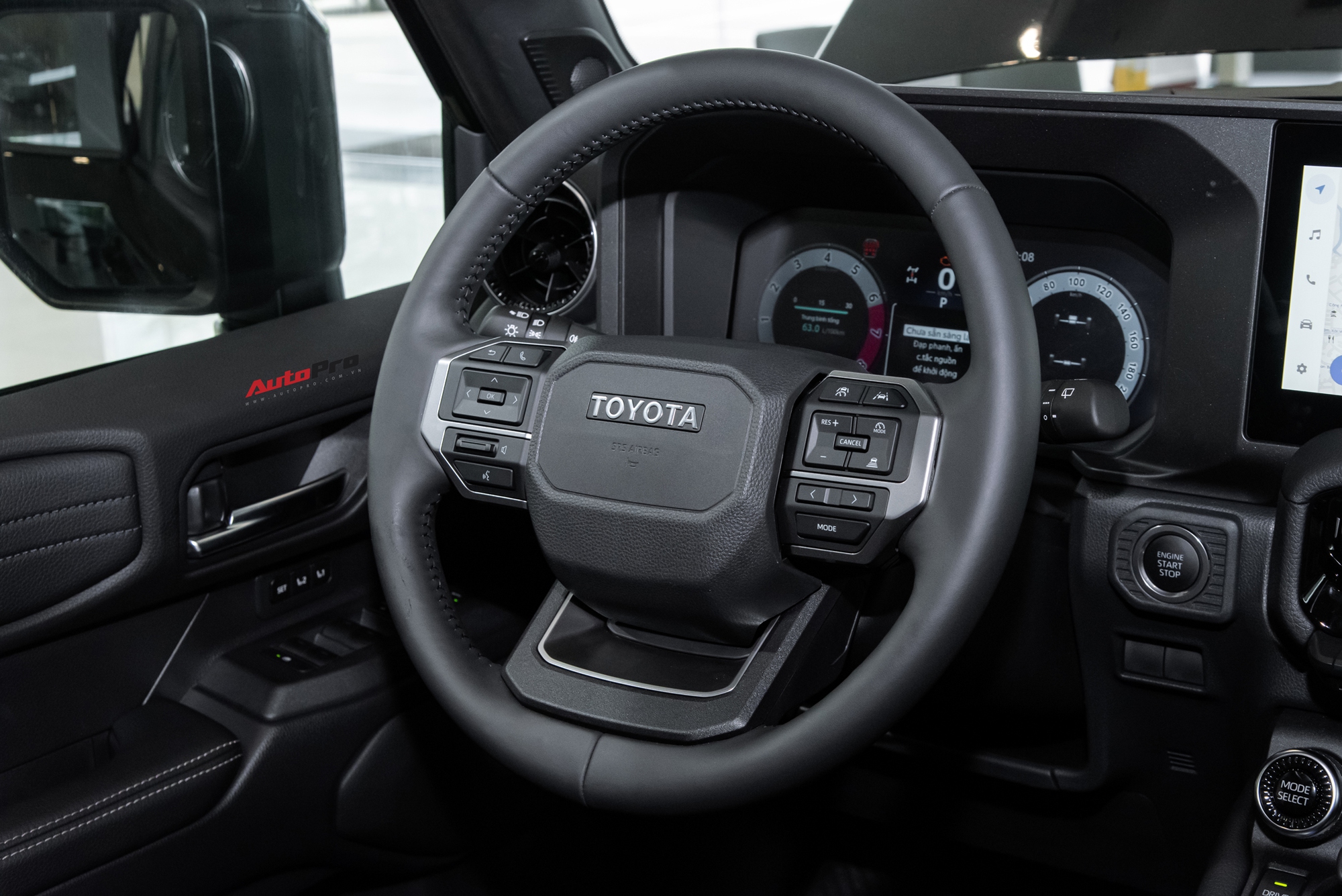 Hình ảnh Toyota Land Cruiser Prado tại đại lý