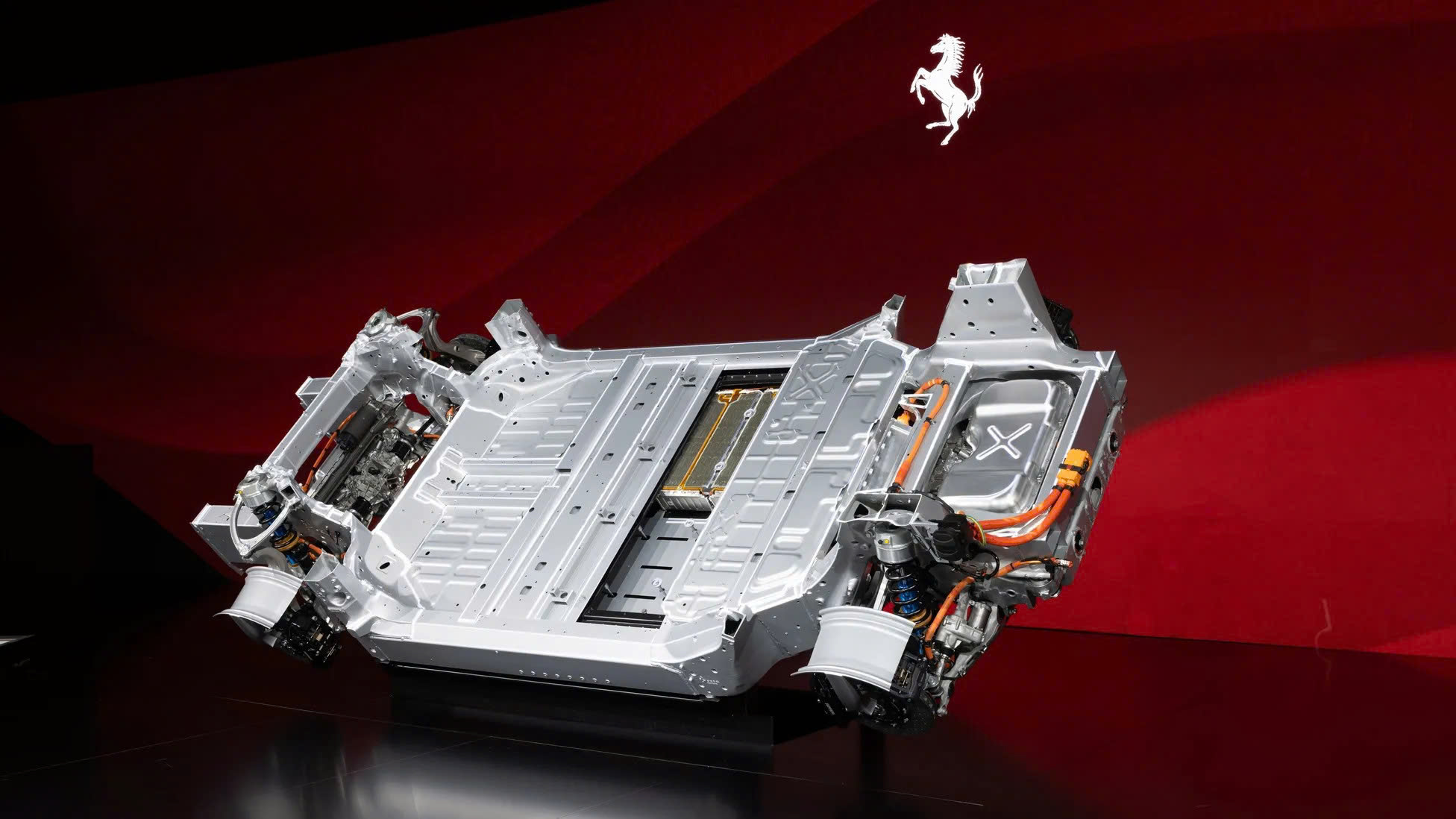 Cơ cấu sàn xe và bộ pin Ferrari Elettrica