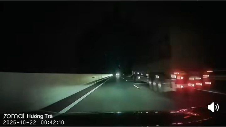 Nam tài xế đi ngược chiều tại làn cho phép chạy 120km/h, suýt gây ra vụ tai nạn kinh hoàng