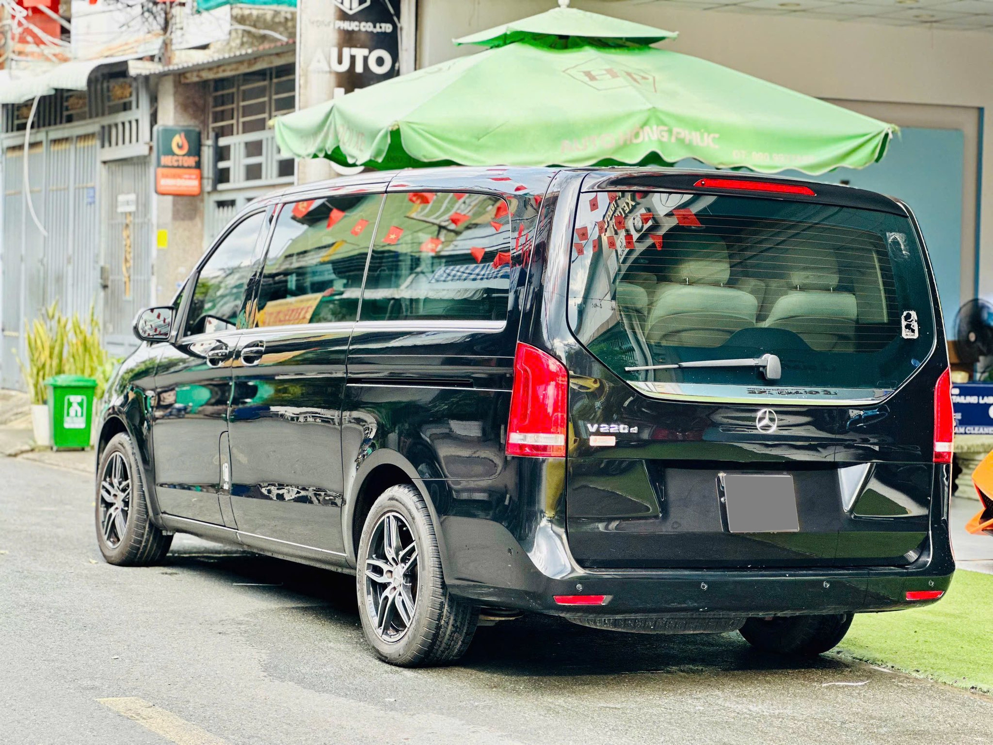 Ghế hàng hai chỉnh điện đa hướng