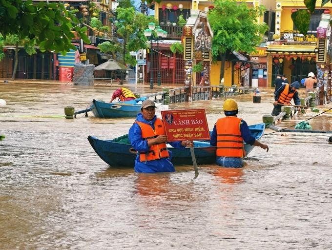 Tình hình ngập úng nghiêm trọng tại Huế Ngập úng tại Huế