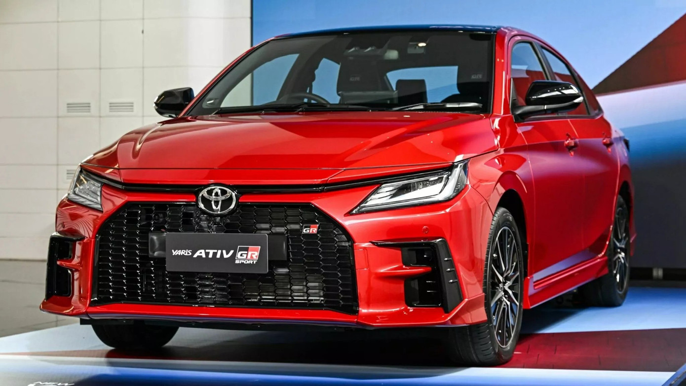 Chi tiết phụ kiện thể thao Toyota Vios Hybrid