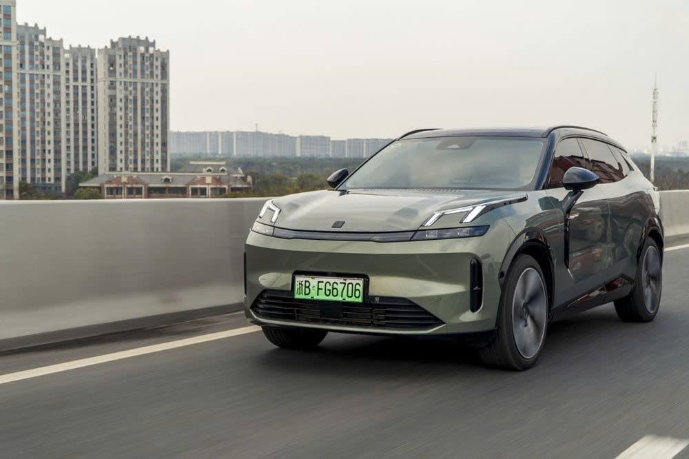 Hệ truyền động PHEV mạnh mẽ của Lynk & Co 08
