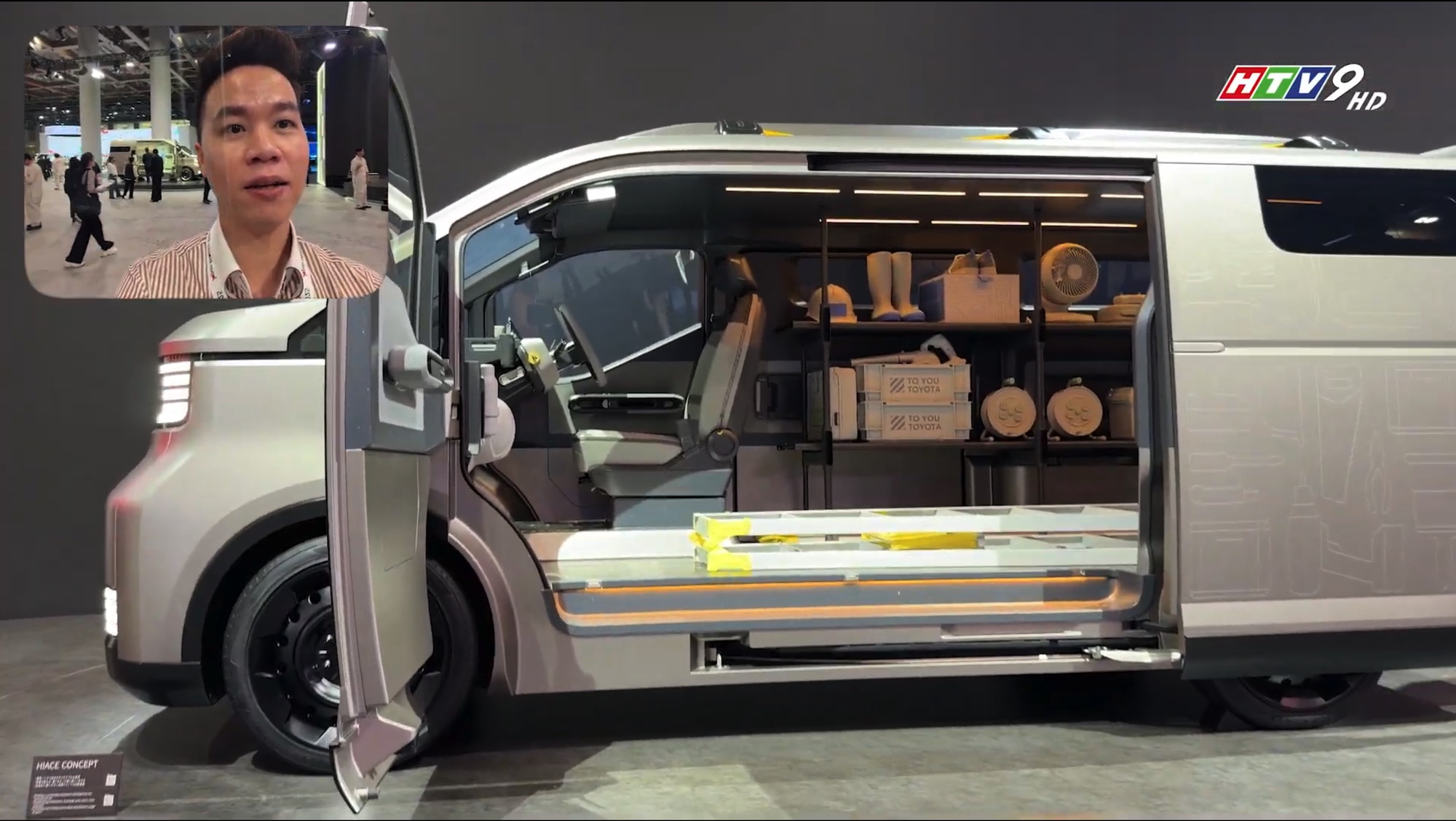 Xe Hiace với công cụ cơ khí