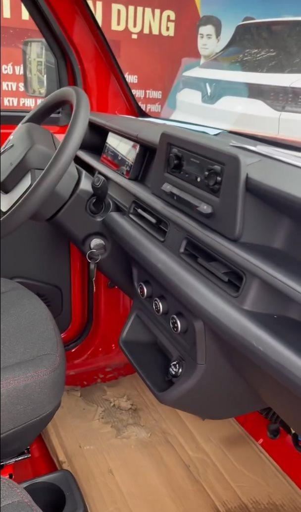 Nội thất VinFast EC Van phần cửa bên trong