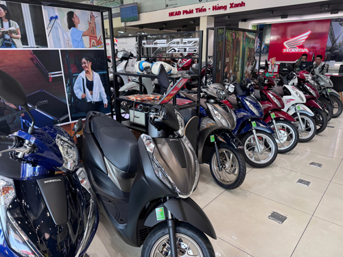 Xe máy Honda tăng giá, các hãng khác giảm- Ảnh 1. Giá xe máy Honda tăng đáng kể trong tháng 11-2025