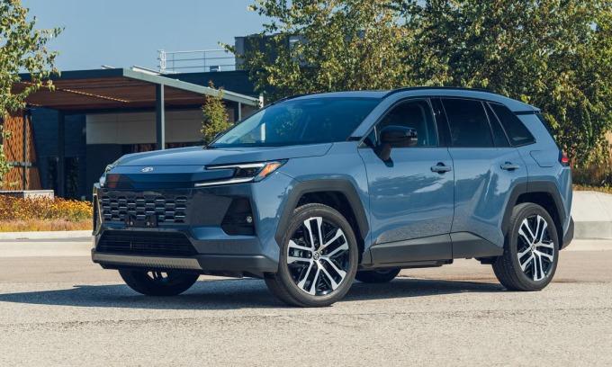 Toyota tăng vòng đời xe chủ lực lên 9 năm