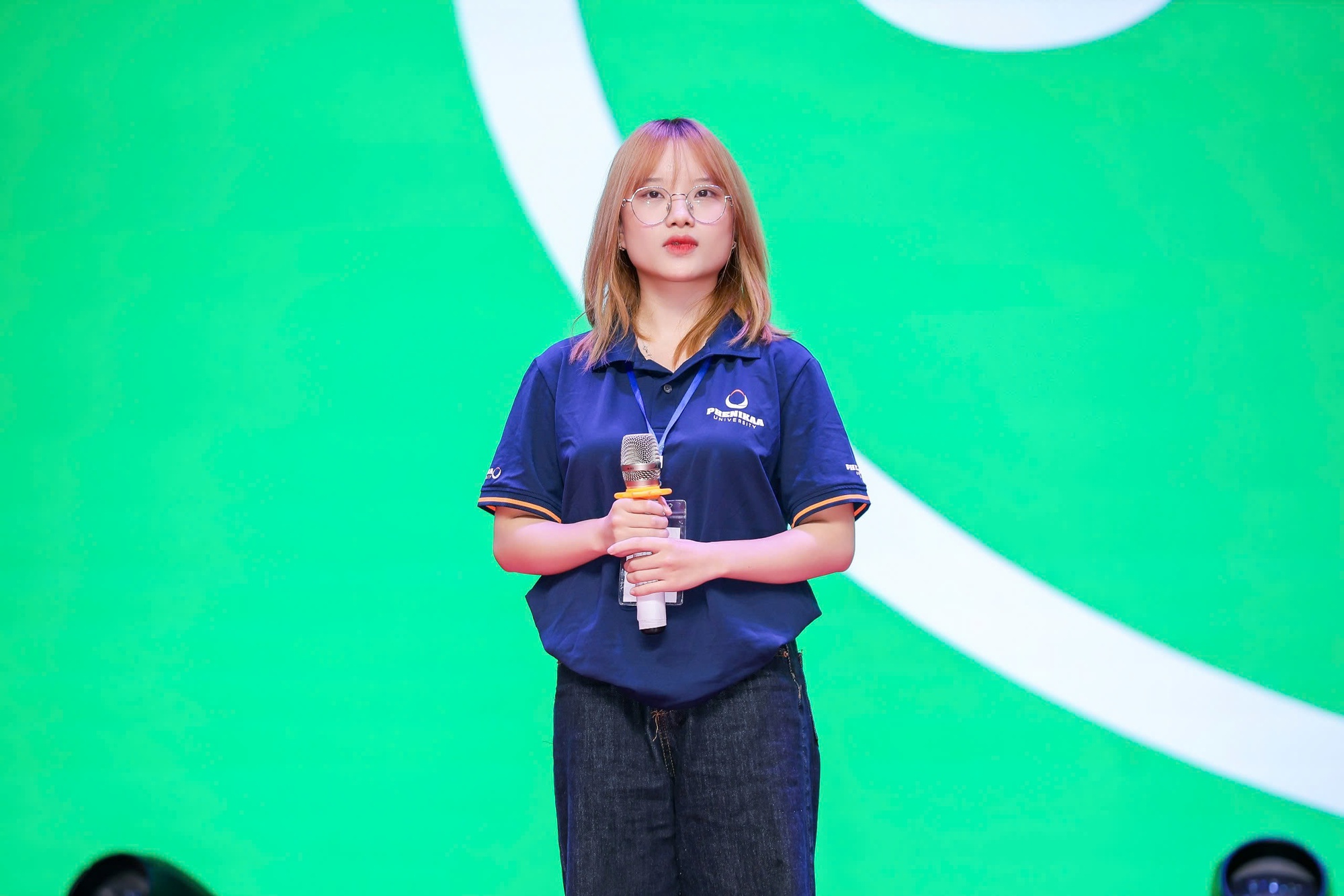 Kim Thanh luôn thể hiện phong thái tự tin Kim Thanh tự tin trình bày phần thi