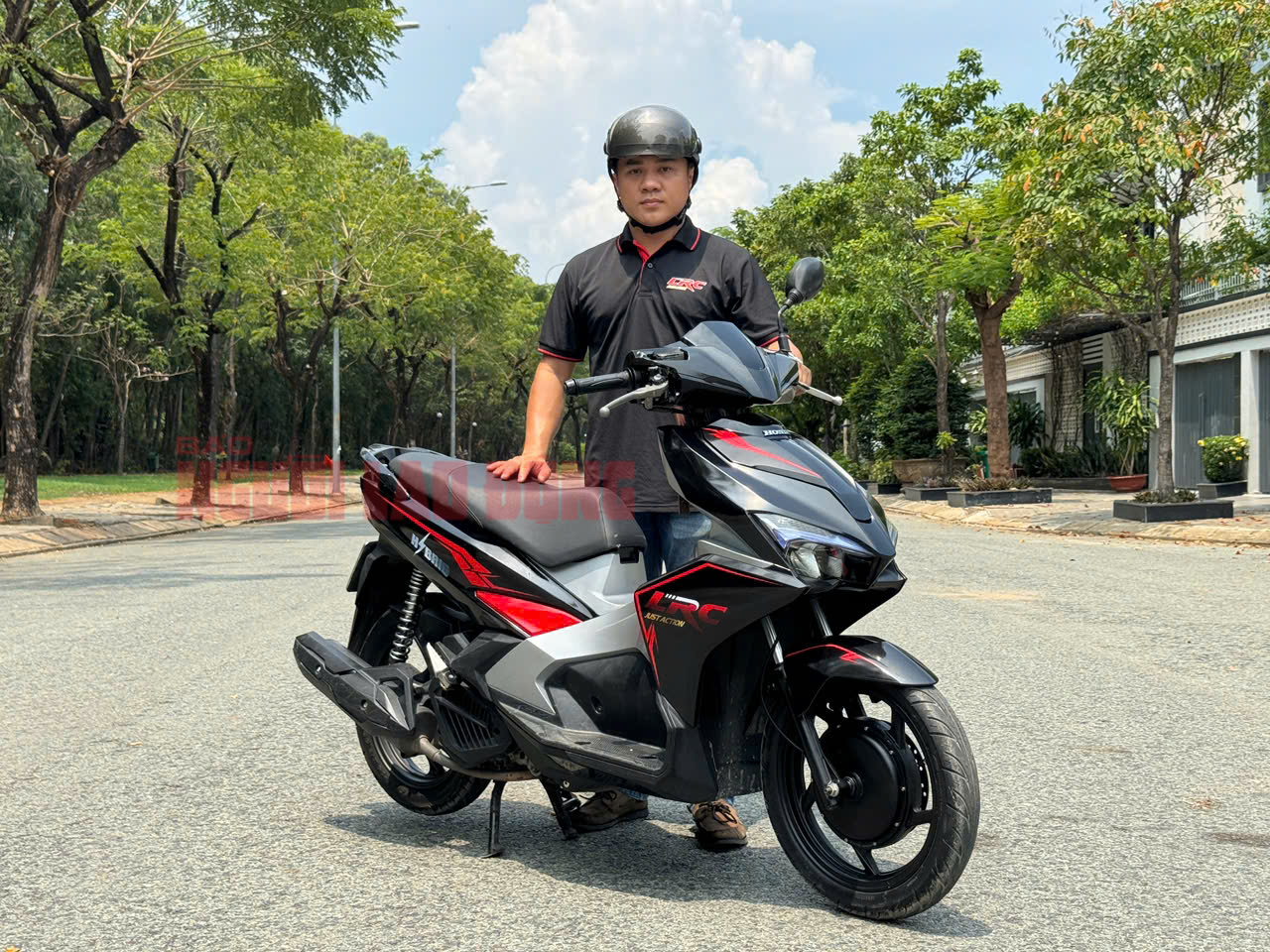 Hoán cải xe máy chạy xăng sang xe điện: Chỉ tốn 8 triệu đồng?- Ảnh 1. Xe máy xăng được hoán cải sang động cơ điện