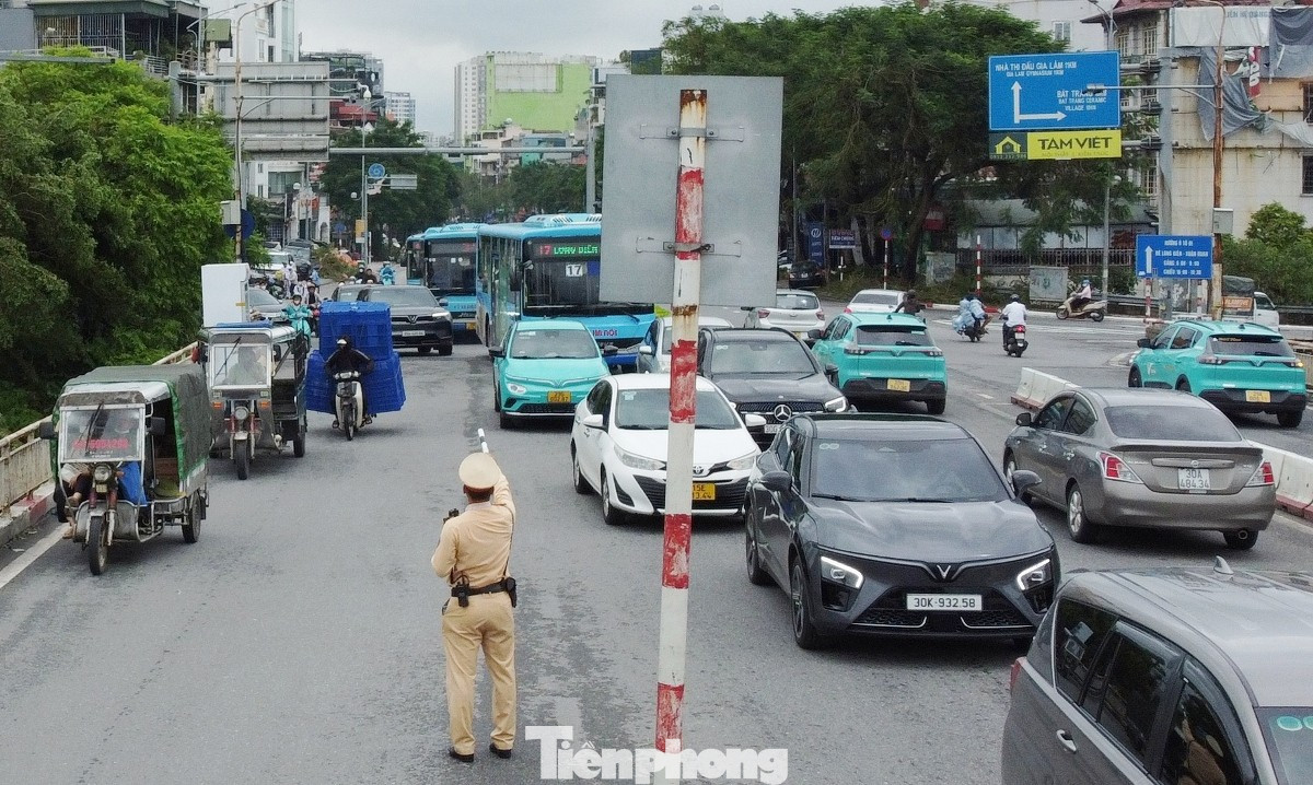 Hà Nội cải tạo, điều chỉnh tổ chức giao thông trên nhiều tuyến phố- Ảnh 1. Tổ chức lại giao thông khu vực cầu Chương Dương